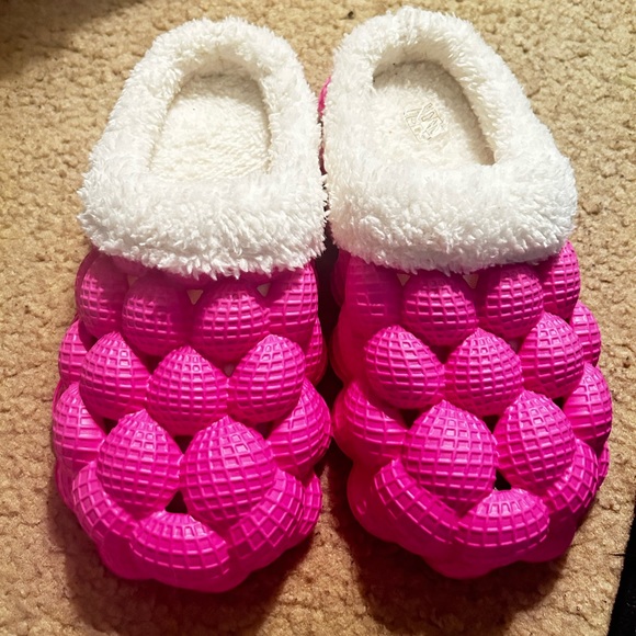 Pink Fur Bubble Slides - Picture 4 of 4